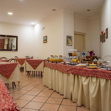 Hotel Mediterraneo Чефалу Екстериор снимка