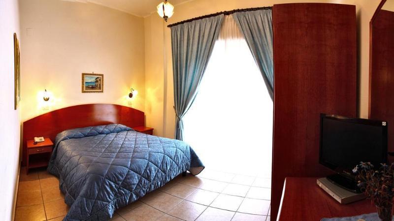 Hotel Mediterraneo Чефалу Екстериор снимка