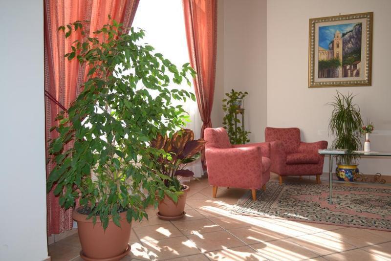 Hotel Mediterraneo Чефалу Екстериор снимка