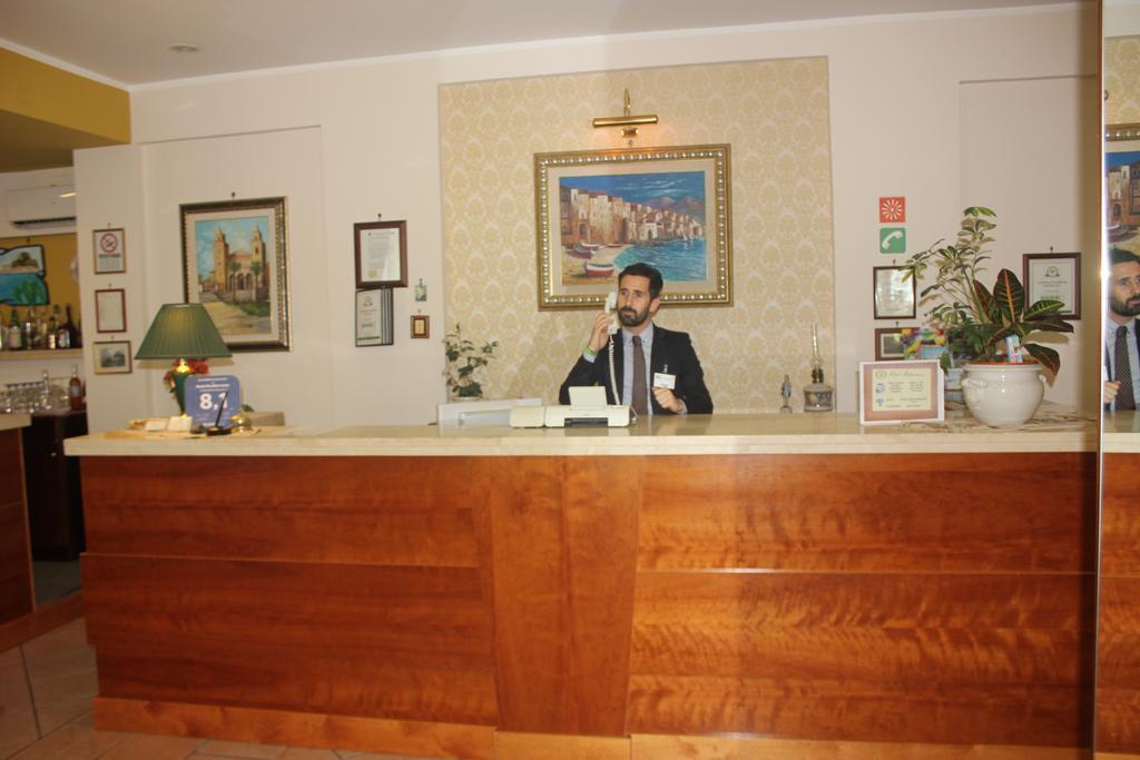 Hotel Mediterraneo Чефалу Екстериор снимка