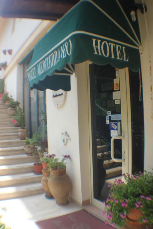 Hotel Mediterraneo Чефалу Екстериор снимка
