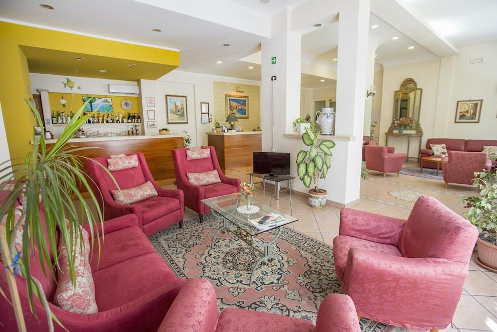 Hotel Mediterraneo Чефалу Екстериор снимка