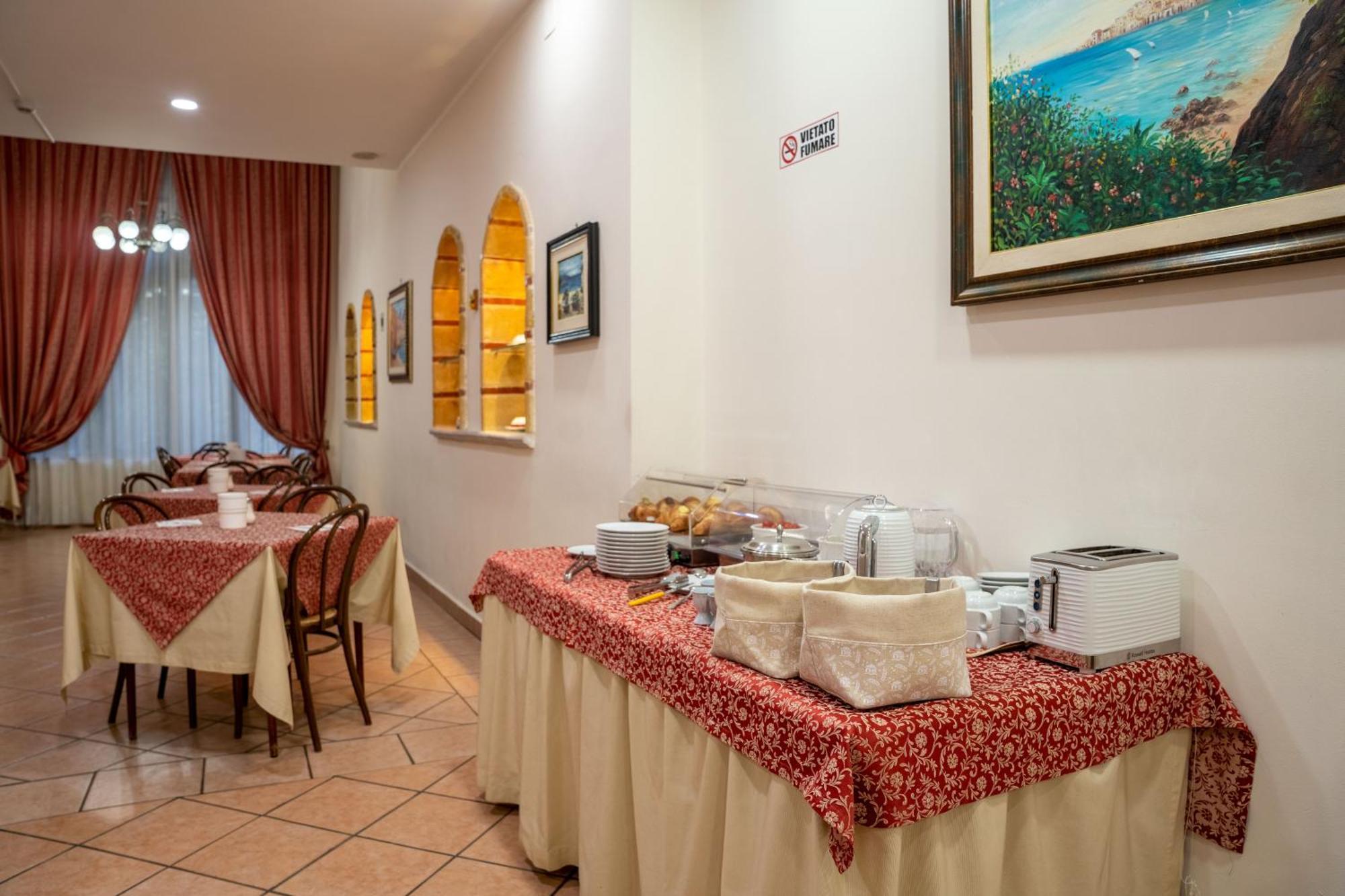 Hotel Mediterraneo Чефалу Екстериор снимка