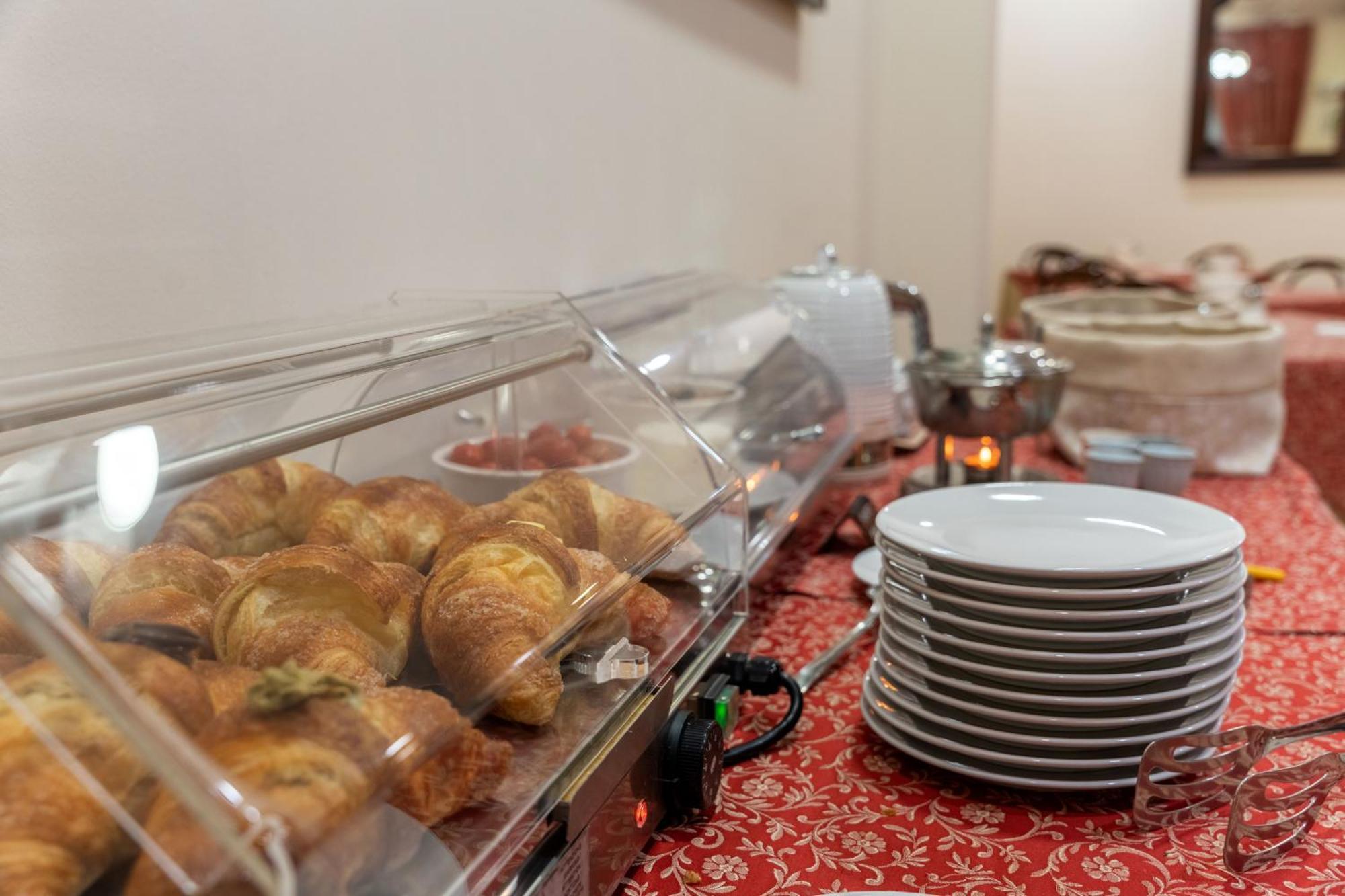Hotel Mediterraneo Чефалу Екстериор снимка