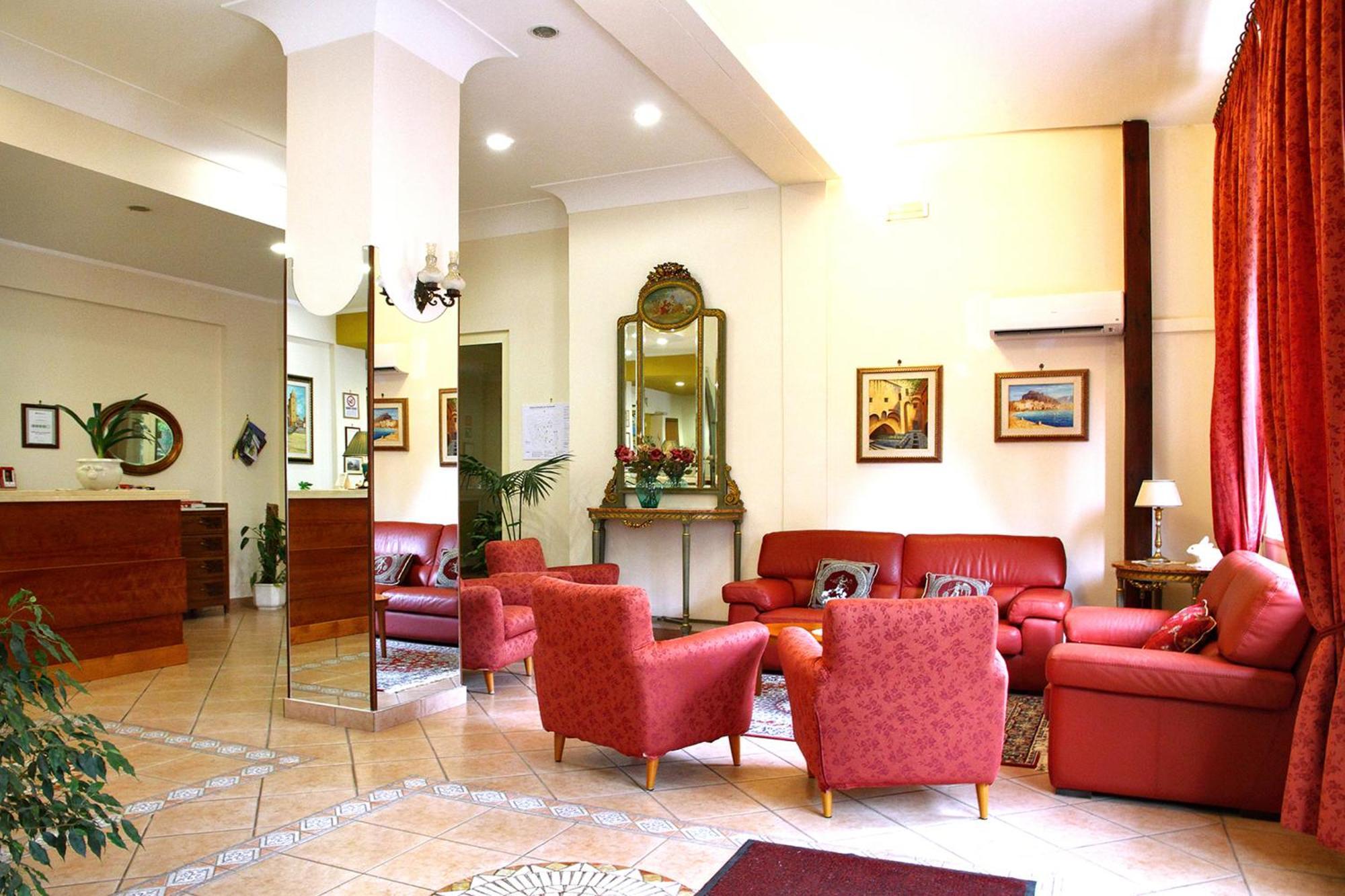 Hotel Mediterraneo Чефалу Екстериор снимка