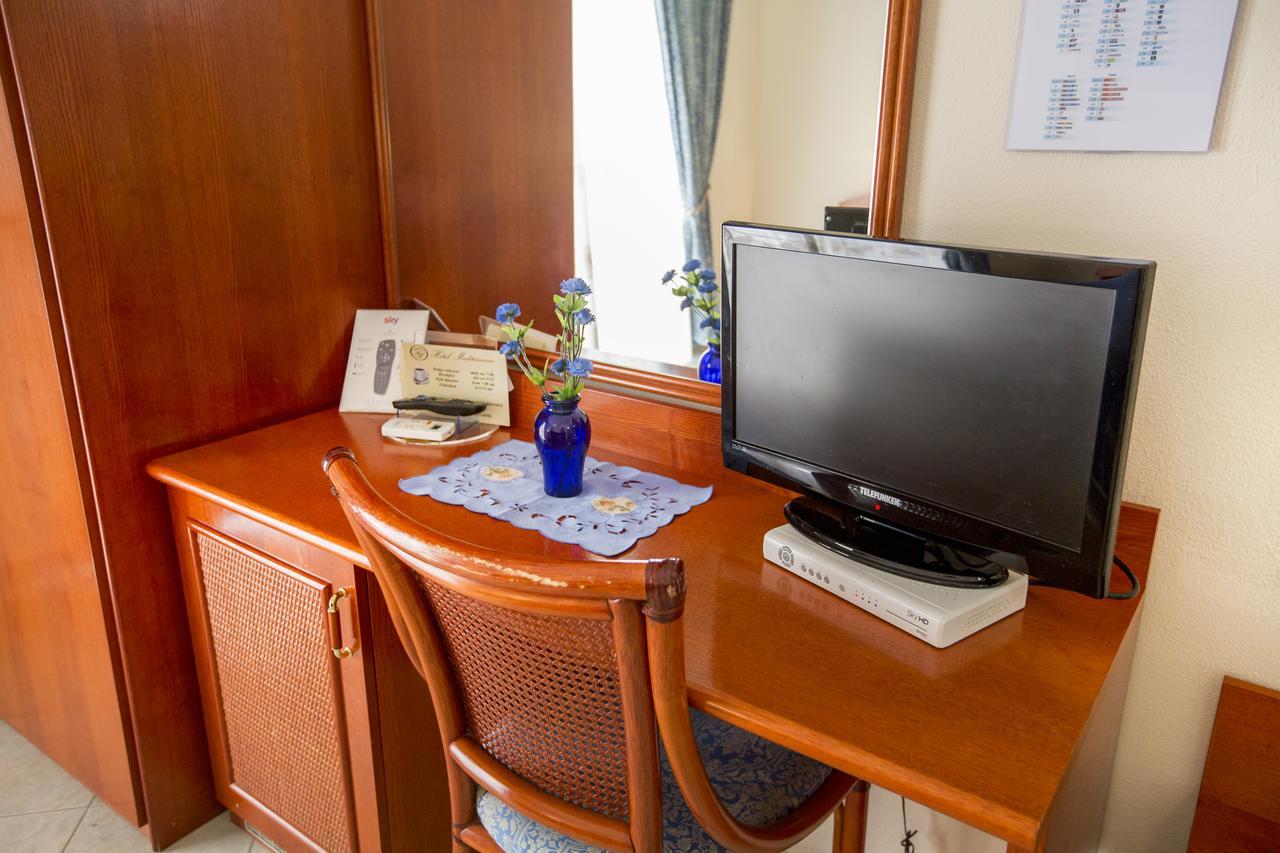 Hotel Mediterraneo Чефалу Екстериор снимка