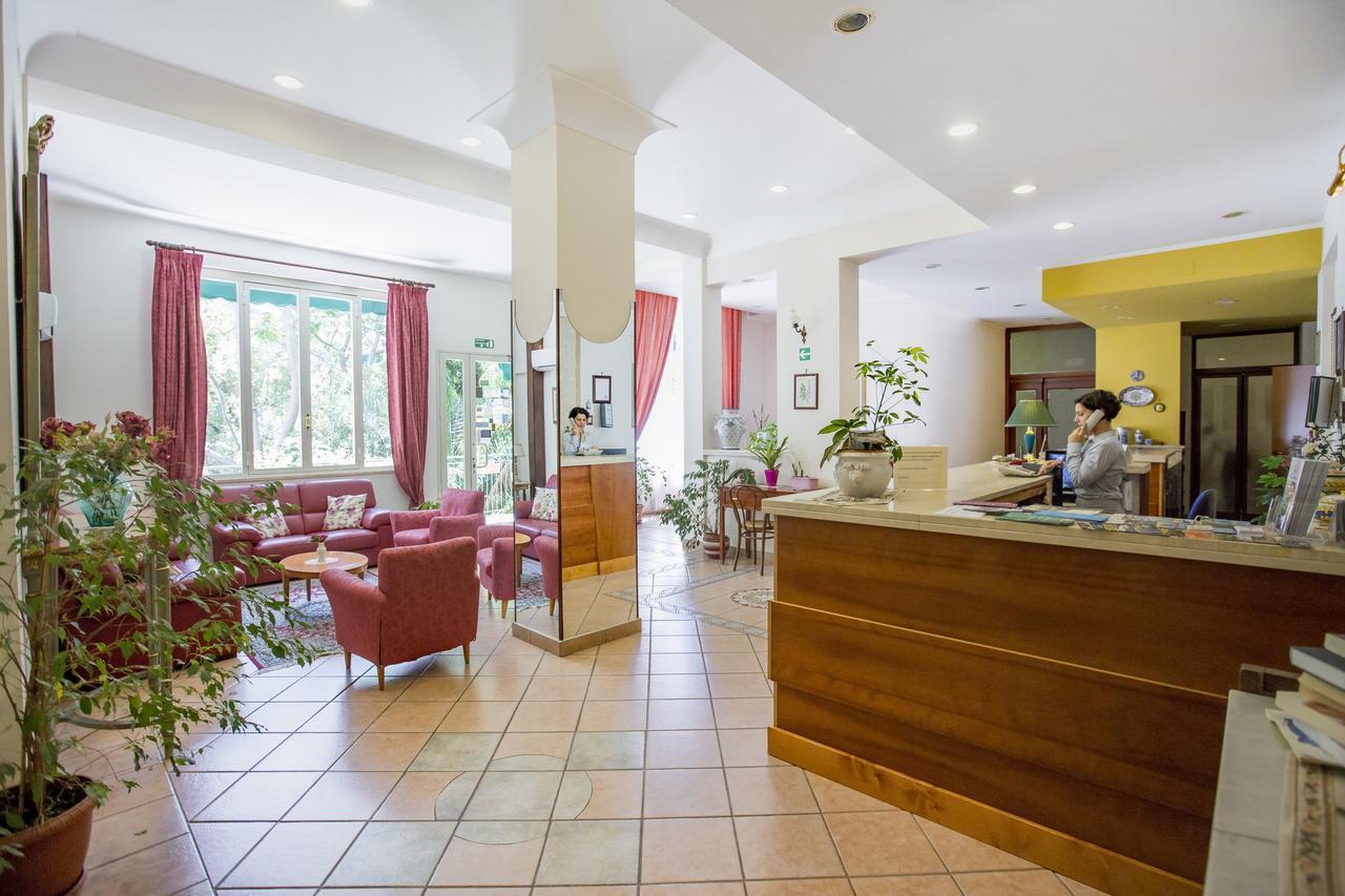 Hotel Mediterraneo Чефалу Екстериор снимка