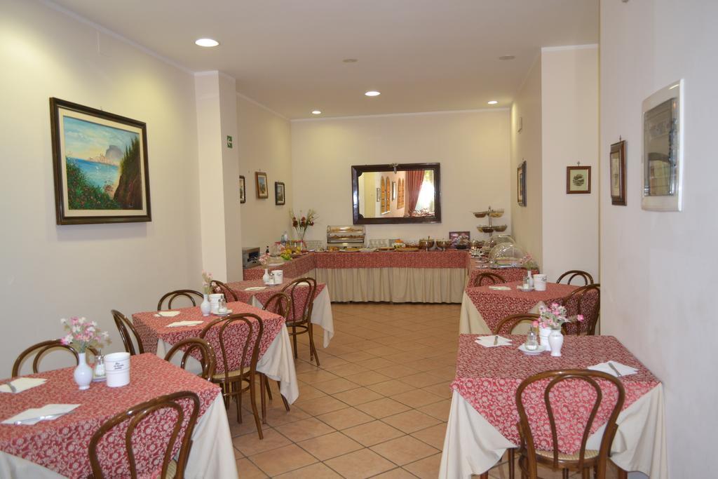 Hotel Mediterraneo Чефалу Екстериор снимка