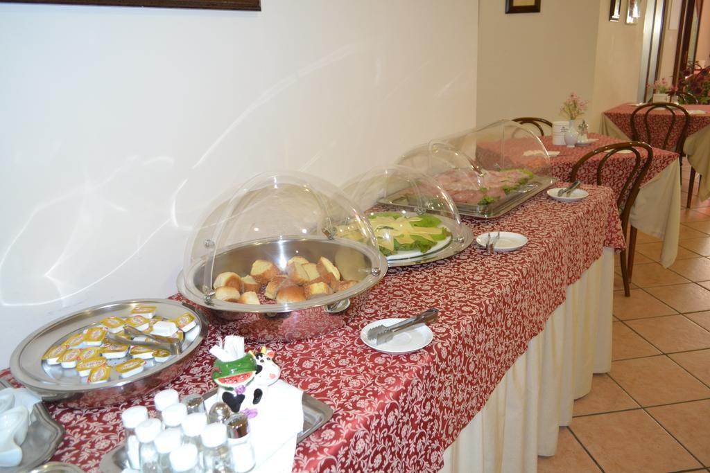 Hotel Mediterraneo Чефалу Екстериор снимка