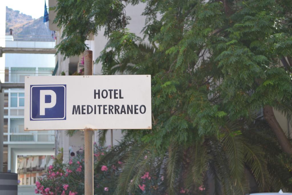Hotel Mediterraneo Чефалу Екстериор снимка